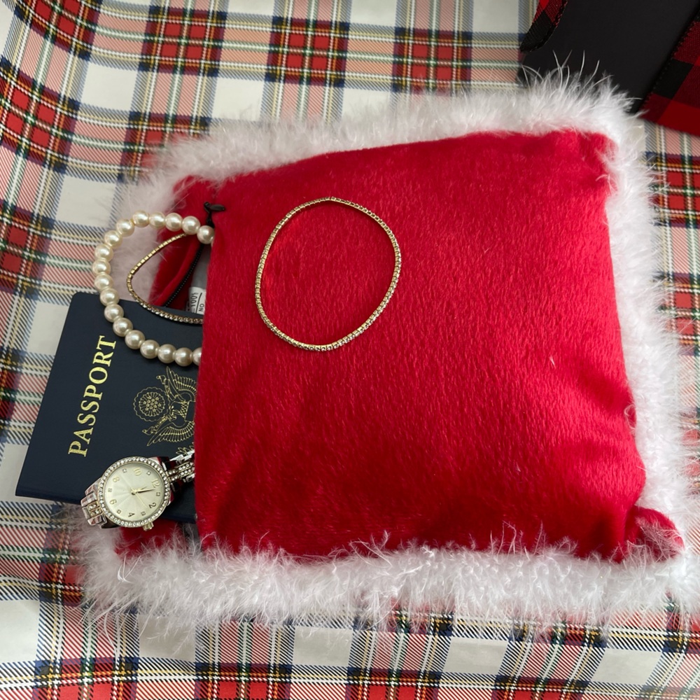 🎁Great Gift!!! Hide a Gift Pillow🎁 I - Picture 5 of 9